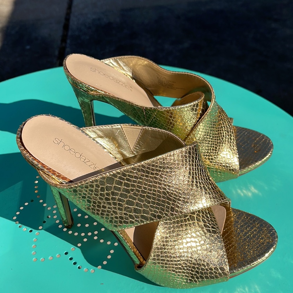 Shoe Dozzel size 91/2 gold cocktail / prom / wedding shoe